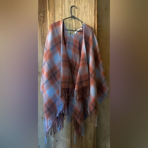 Soft Surroundings Checkmate Poncho Blue
Rust Plaid One Size Fringe Detail - Picture 6 of 8